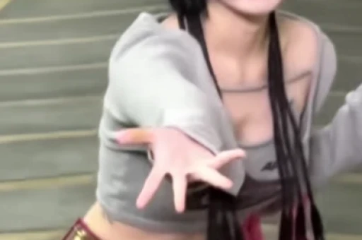 女儿们接连翻车、路人缘崩塌张伦硕终究是被自己的溺爱打脸了